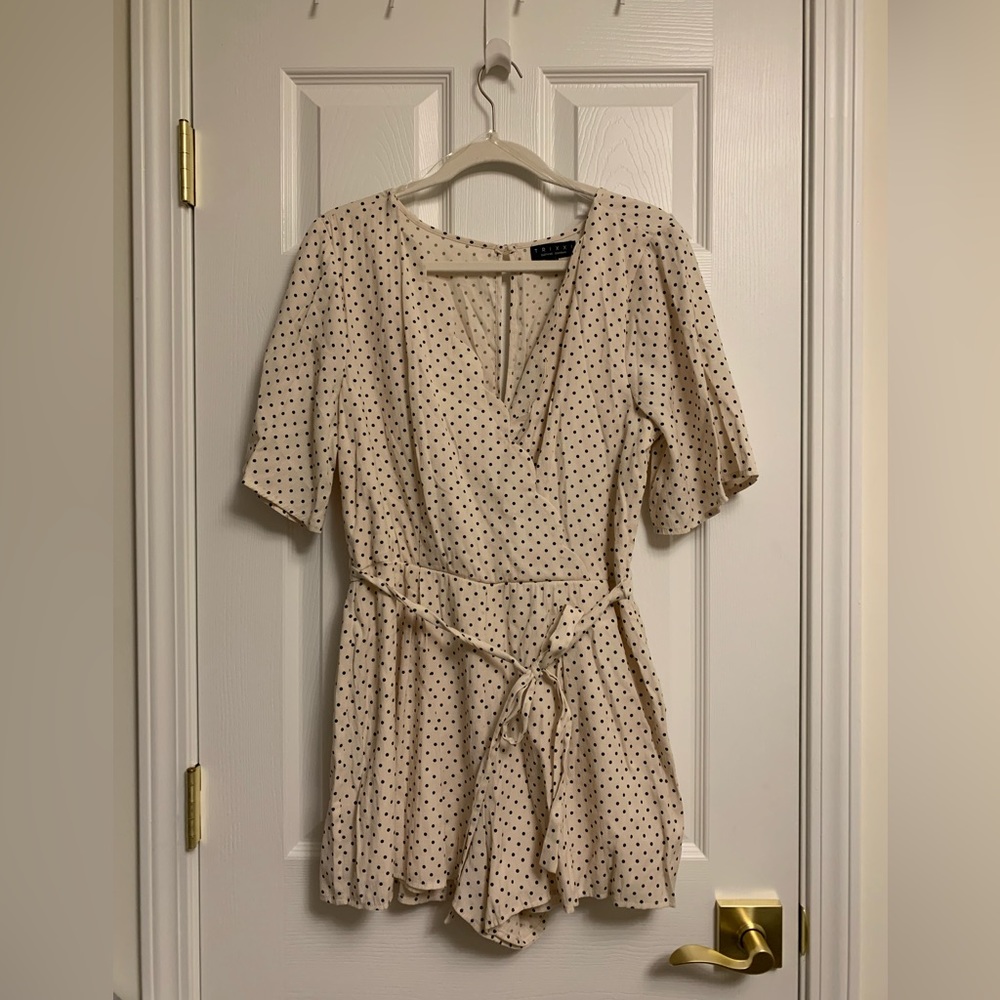 Francesca’s polka dot scalloped romper - XL